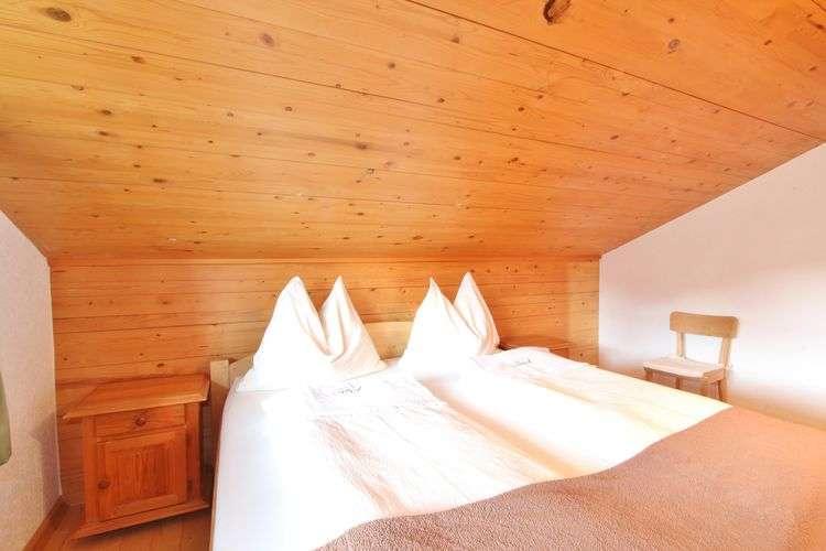 Schlafzimmer mit Doppelbett
