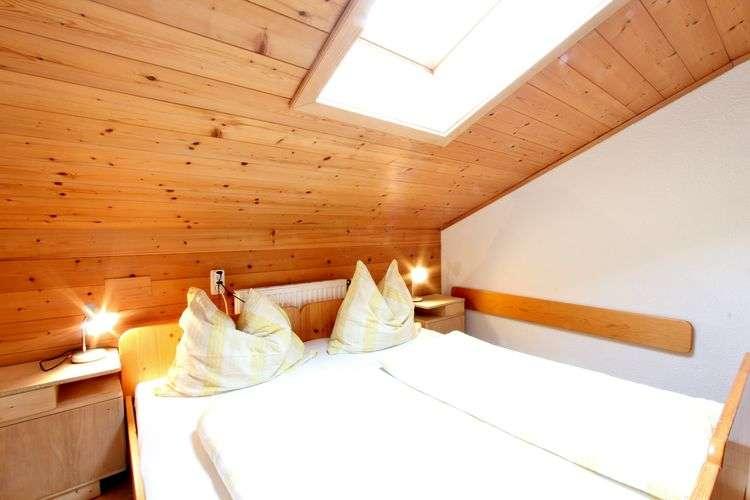 Schlafzimmer mit Dachfenster
