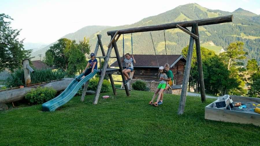 Spielplatz mit Schaukel